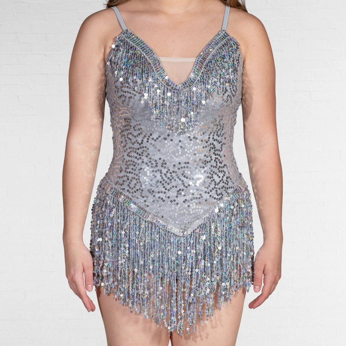 1st Position Robe Argentée à Paillettes Et Franges Pailletées – Image 3