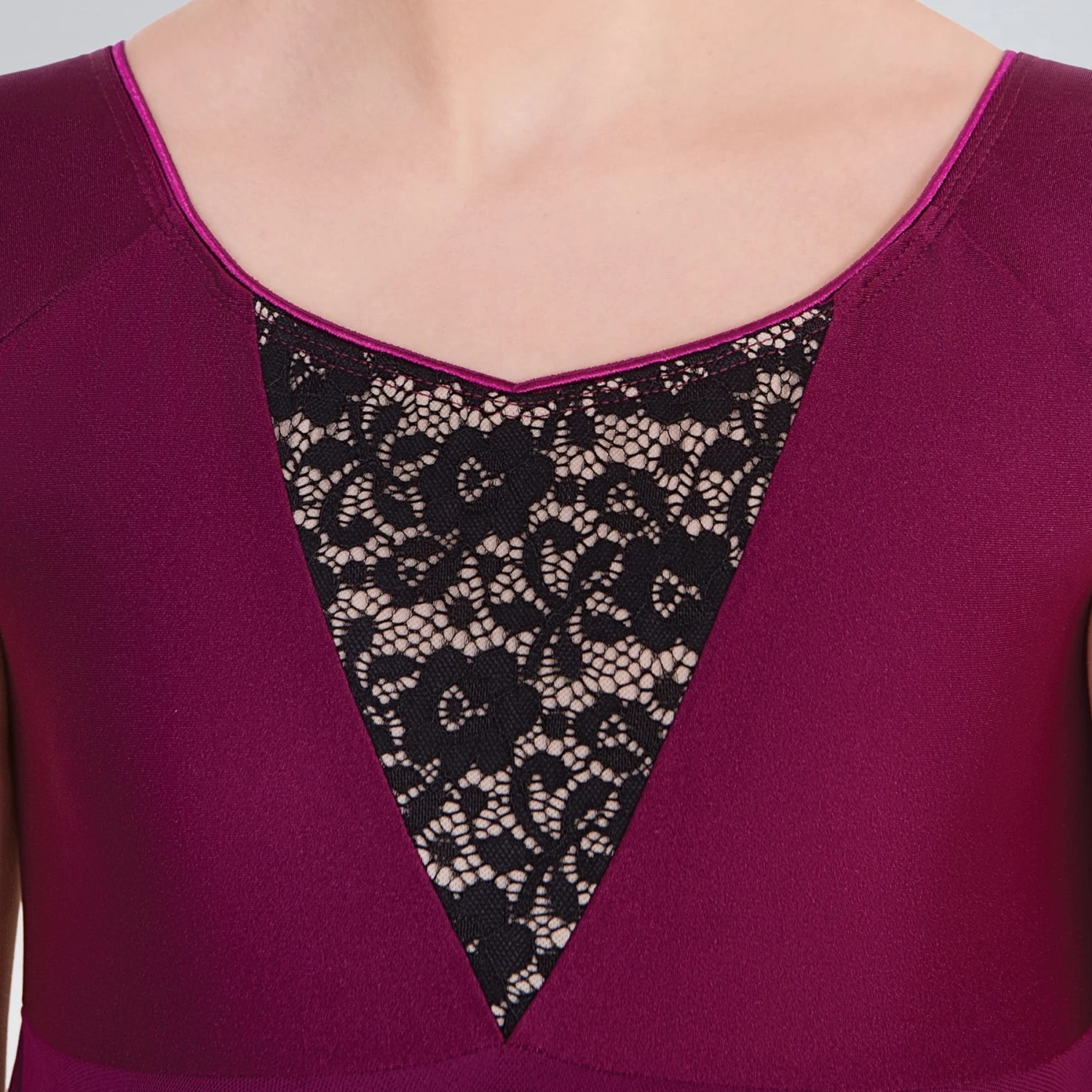 1st Position Robe Lyrique Prune Avec Empiècements En Dentelle – Image 3