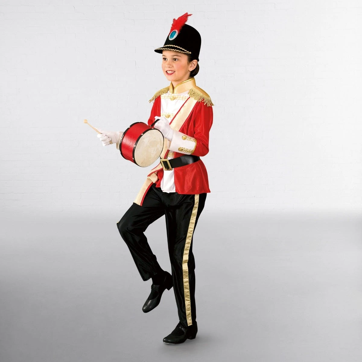 Garçon Militaire Avec Ceinture Et Chapeau